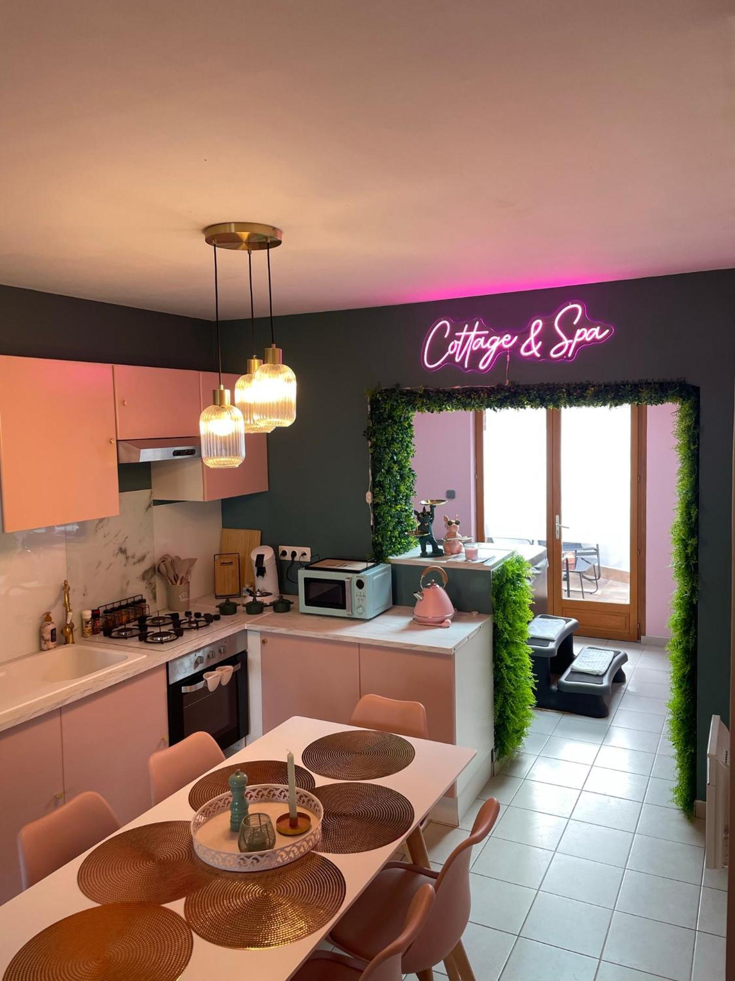 Maison Spacieuse Jacuzzi Wifi Netflix Ferienhaus *